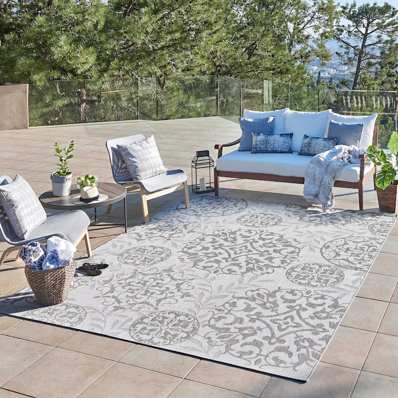 Gertmenian Paseo Emilia Grey Casual Medallion Indoor/ Outdoor Area Rug On Sale Bed Bath