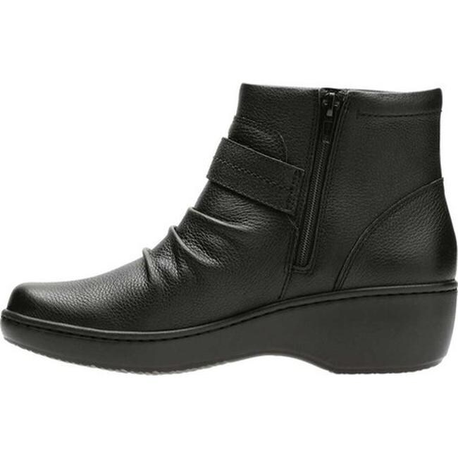 clarks women's delana fairlee ankle bootie