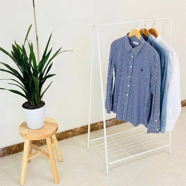 Store level 1 ladder to secure hangers Bed Bath & Beyond 37177114