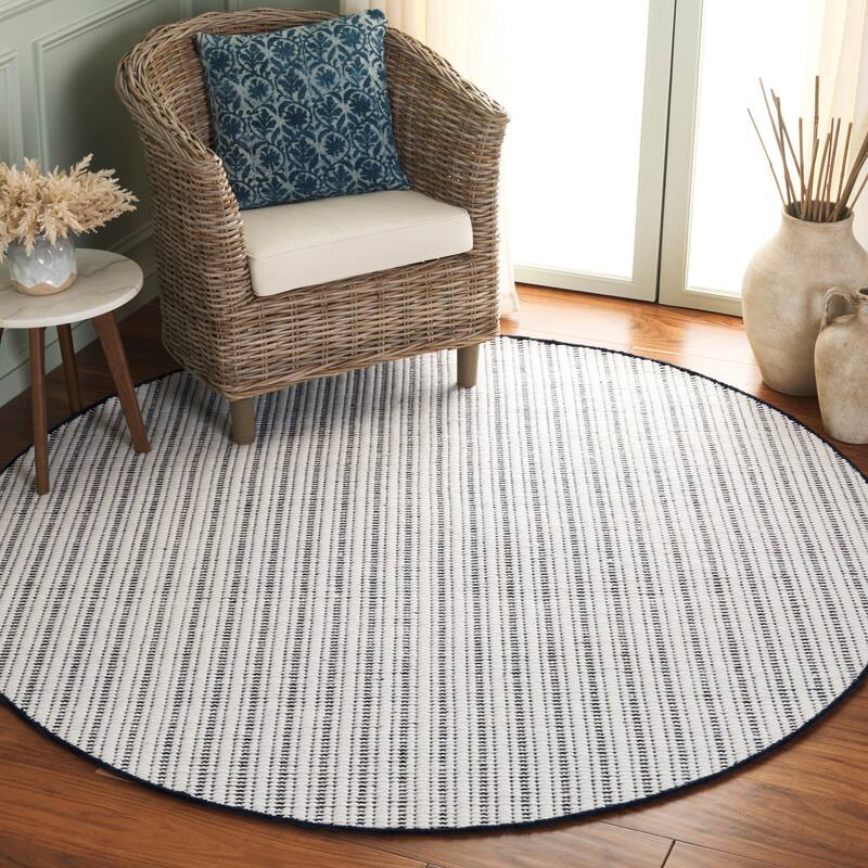 SAFAVIEH Handmade Vermont Muniba Wool & Cotton Rug - 6' Round - Navy/Ivory