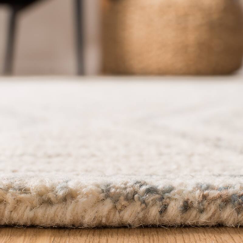 SAFAVIEH Handmade Micro-Loop Eduartina Wool Rug