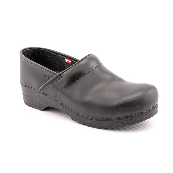 sanita medical clogs