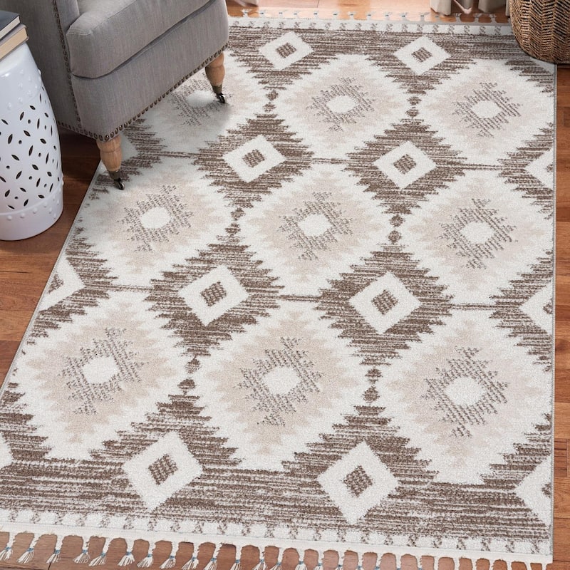 Luxe Weavers Moroccan Geometric Diamond Area Rug, Indoor Carpet with Fringes - 6' x 9' - Brown