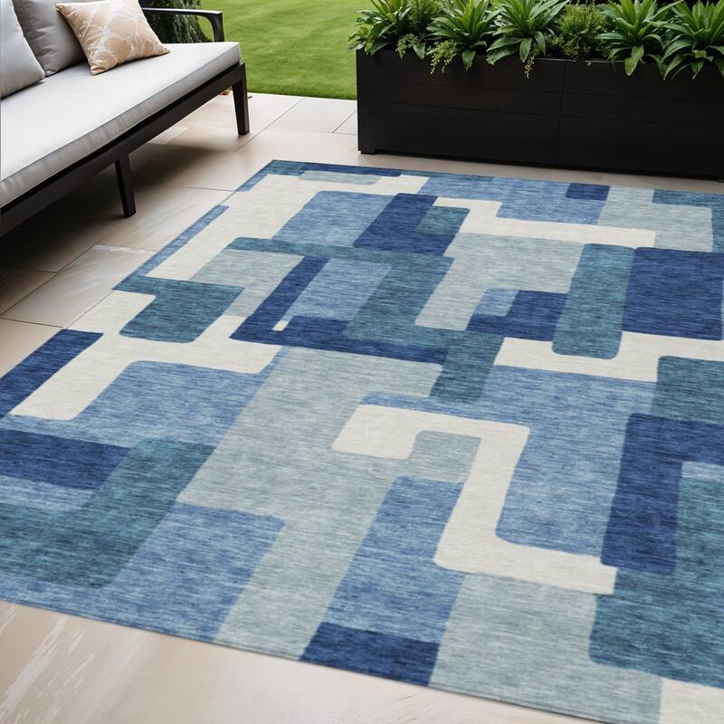 HomeRoots Abstract Transitional Rectangle Outdoor Rug - 5' X 8'