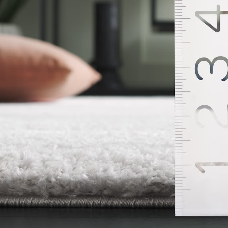 SAFAVIEH Jasmine Renae Glam 1.6-inch Shag Rug
