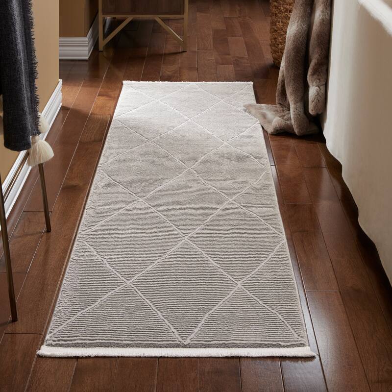 TOWN & COUNTRY LUXE Tretta High-Low Area Rug - 1' 9" x 7' 2" - Grey - Runner