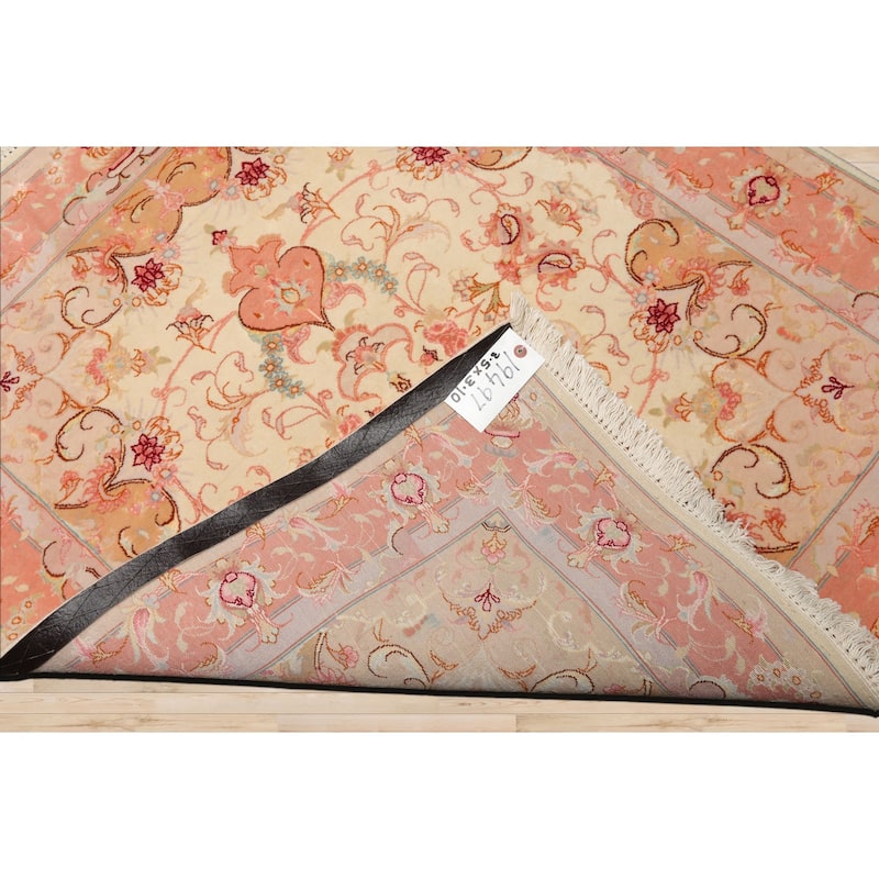 3'5''x3'1'' Hand Knotted Wool Ivory Traditional 300 KPSI Rug - 3' 5'' x 3' 10''