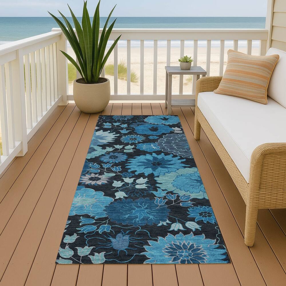 Machine Washable Indoor/ Outdoor Modern Floral Chantille Rug