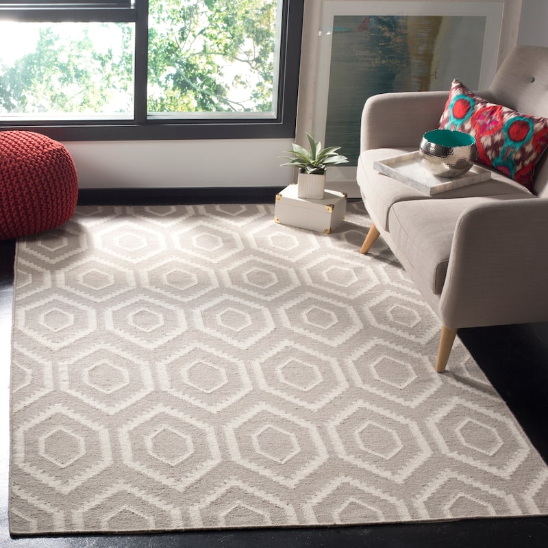 SAFAVIEH Handmade Flatweave Dhurries Roya Modern Moroccan Wool Rug - 5' x 8' - Grey/Ivory