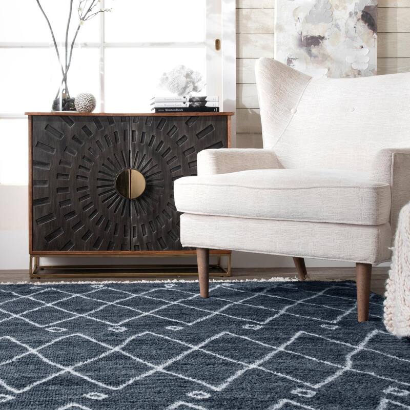 Nuloom Ivory Contemporary Cabin Diamond Moroccan Tassel Area Rug