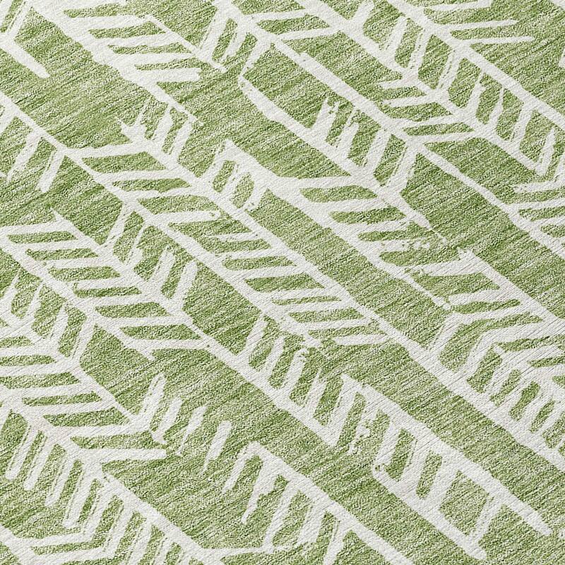 Machine Washable Indoor/ Outdoor Chantille Modern Arrows Rug