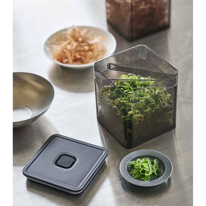 Yamazaki Home Vacuum-Sealing Food Container - Two Styles, Polypropylene, Tongs, 500ml - L 3.62 x W 3.62 x H 4.02 inches
