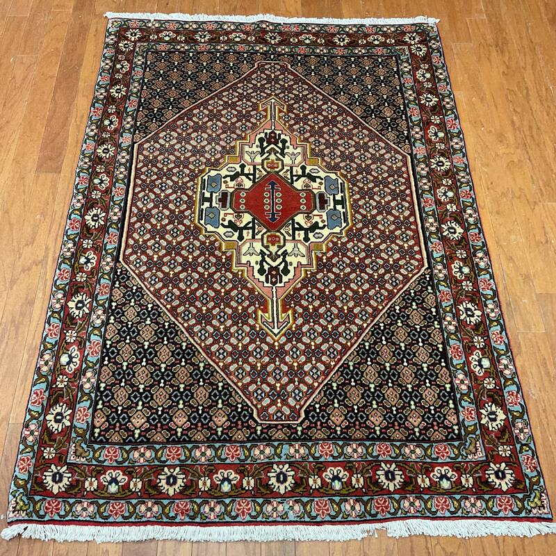 HERAT ORIENTAL Handmade Senneh Wool Rug - 4' x 5'9"
