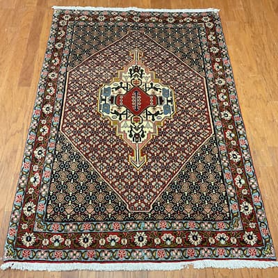 HERAT ORIENTAL Handmade Senneh Wool Rug - 4' x 5'9"