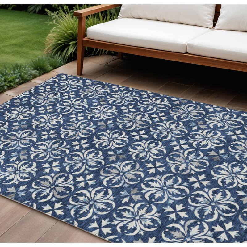 HomeRoots Floral Transitional Rectangle Outdoor Rug - 8' X 10'