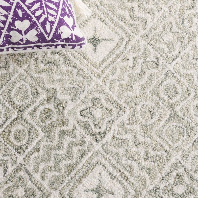 SAFAVIEH Handmade Micro-Loop Jelske Wool Rug