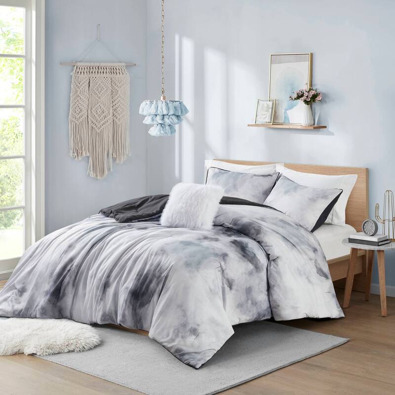 Intelligent Design Karissa Watercolor Tie Dye Printed Comforter Set with Throw Pillow