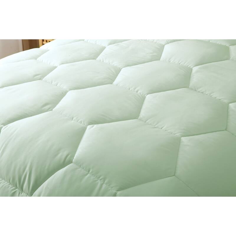Better Style Home Oversized Microfiber Honeycomb Comforter Insert
