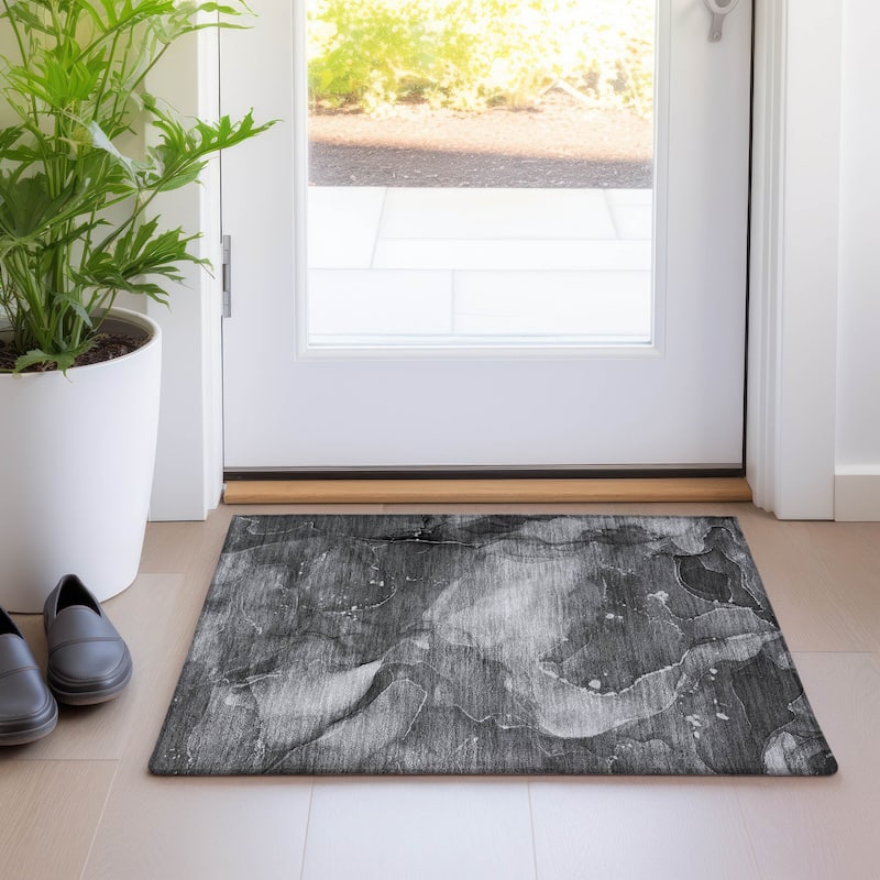 Machine Washable Indoor/ Outdoor Abstract Chantille Rug - 1'8" x 2'6" - Gray