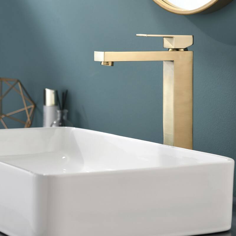 Single Hole Single-Handle Bathroom Faucet in Brushed Gold