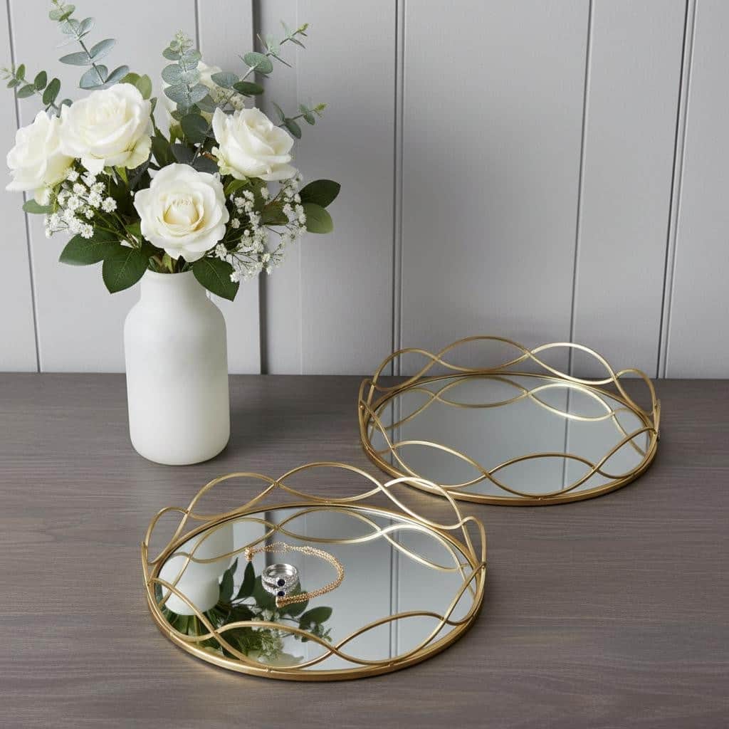 HomeRoots 15" Gold Round Metal Handmade Tray With Handles - 15.25 in. x 2.50 in. x 15.25 in.