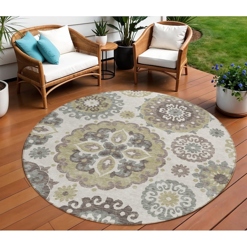 HomeRoots Floral Medallion Transitional Rectangle Outdoor Rug - 8' Round