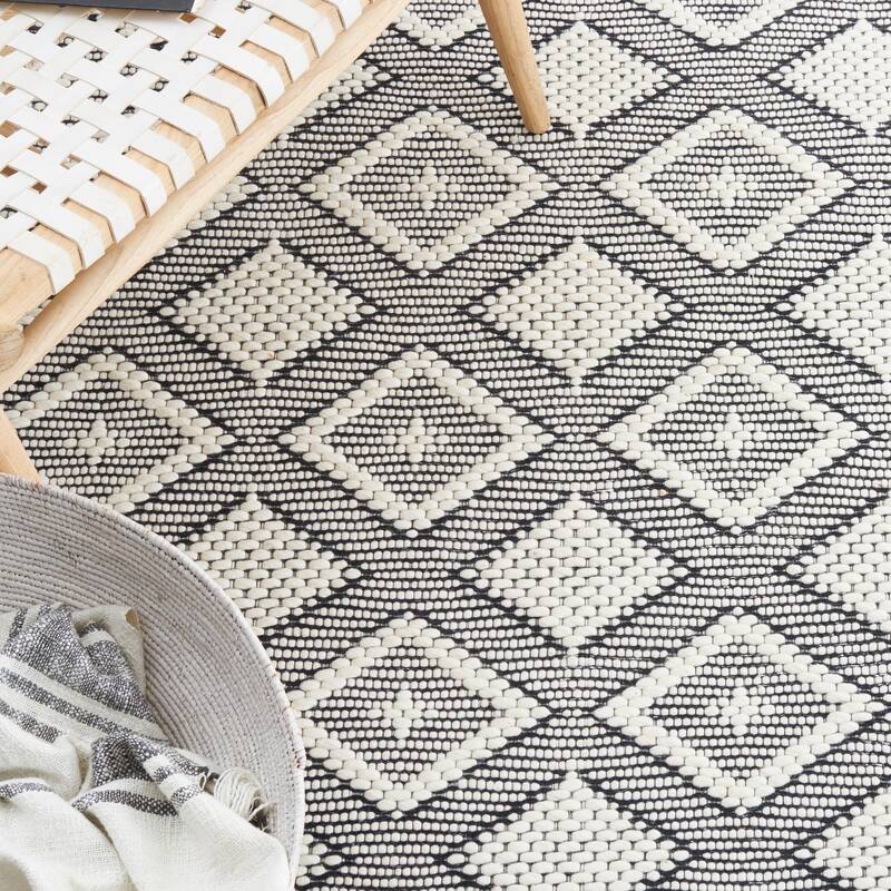 SAFAVIEH Handmade Vermont Marisela Wool Rug