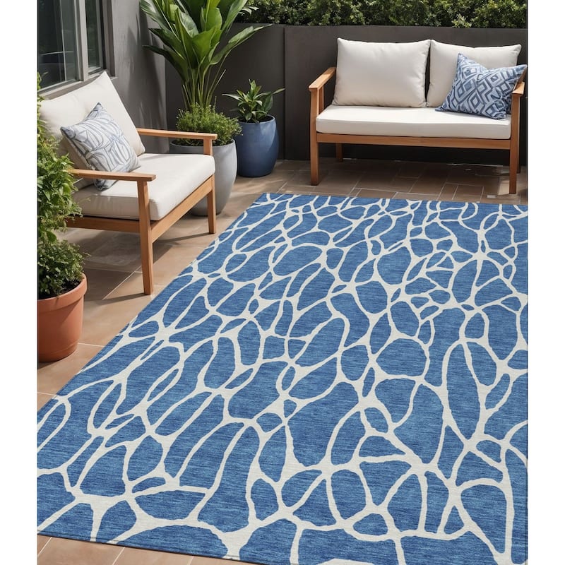HomeRoots Geometric Transitional Rectangle Outdoor Rug - 5' X 8'