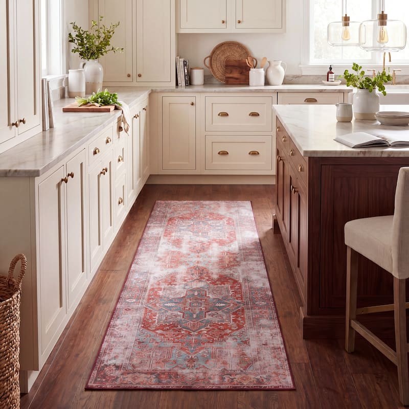 SAFAVIEH Tucson Machine Washable Slip Resistant Vida Distressed Rug