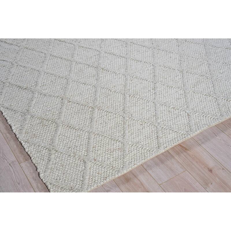 EXQUISITE RUGS Brentwood Handwoven Wool/Viscose Ivory Area Rug.