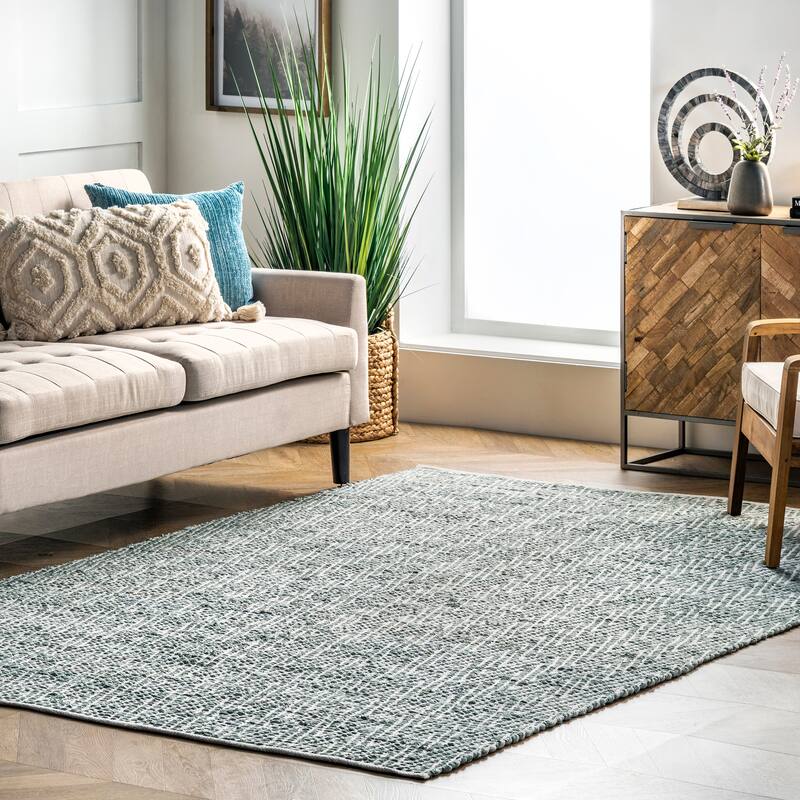 Nuloom Rochell Hand Woven Chevron Area Rug