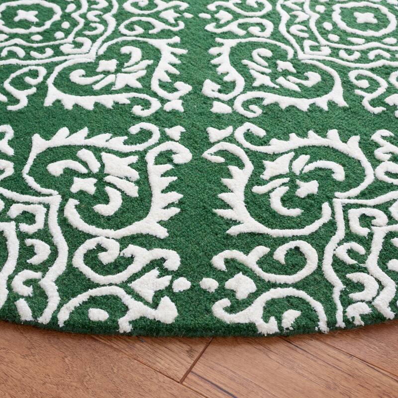 SAFAVIEH Handmade Chatham Alisone Wool Rug