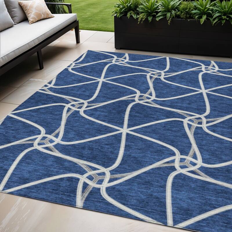 HomeRoots Geometric Contemporary Rectangle Outdoor Rug - 5' X 8'