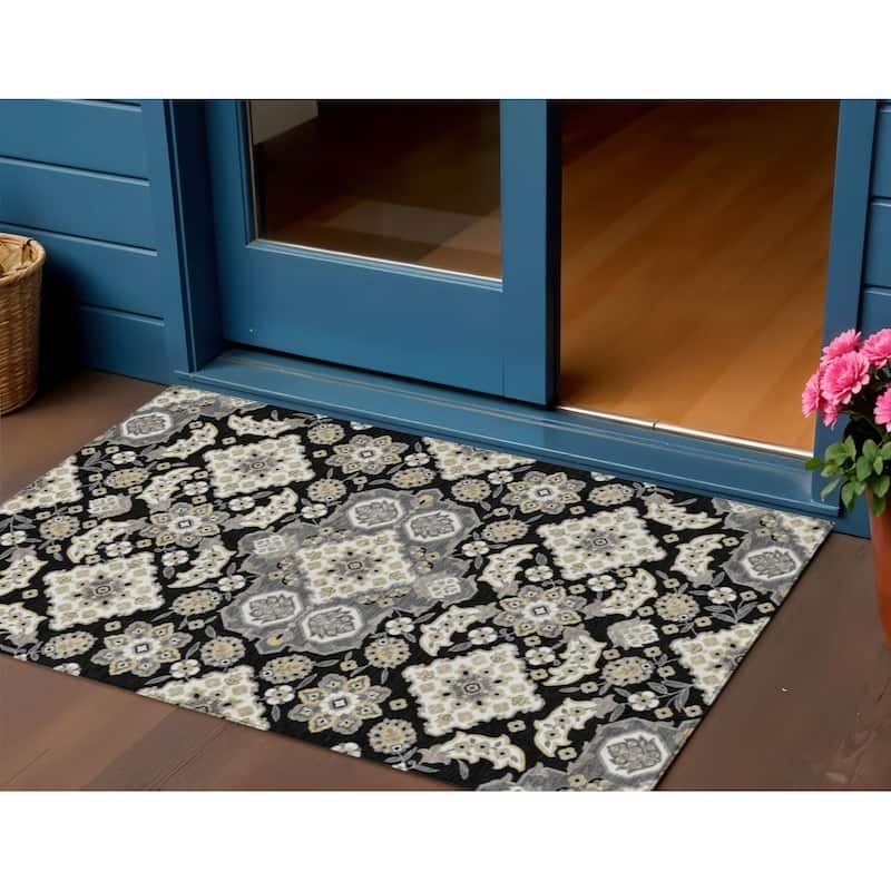 HomeRoots Medallion Traditional Rectangle Outdoor Rug - 3' x 5'