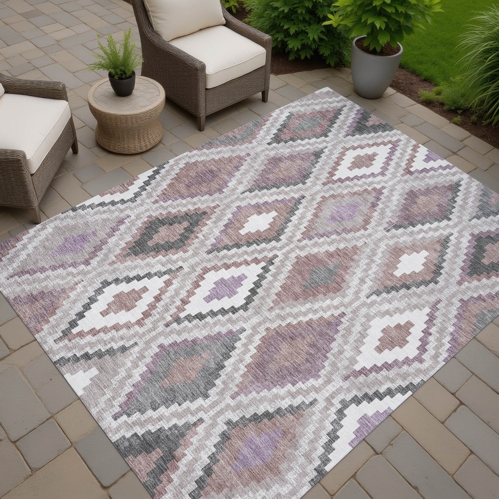 Machine Washable Indoor/ Outdoor Global Geo Chantille Rug