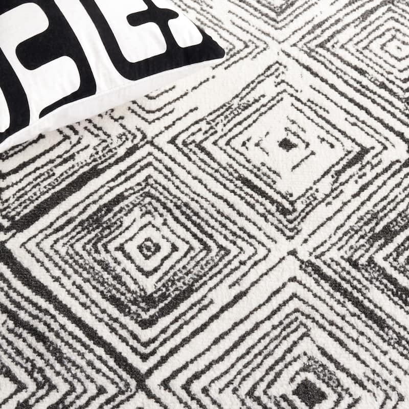SAFAVIEH Pyramid Coral Contemporary Rug