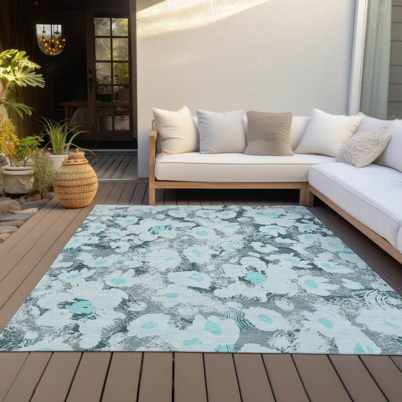 Machine Washable Indoor/ Outdoor Modern Daisy Chantille Rug