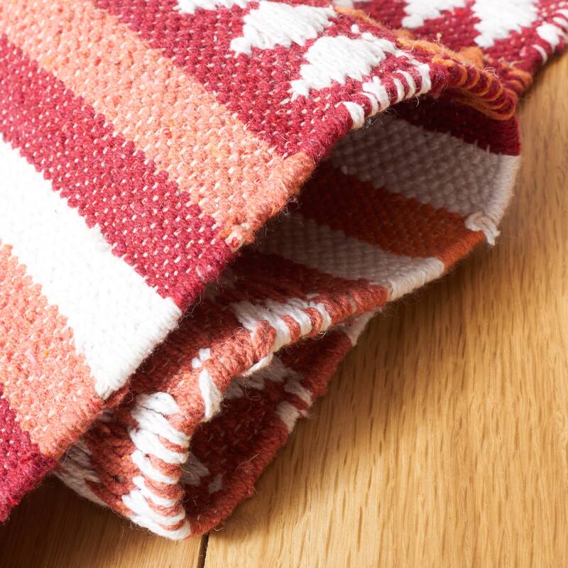 SAFAVIEH Handmade Montauk Nellwyn Cotton Rug