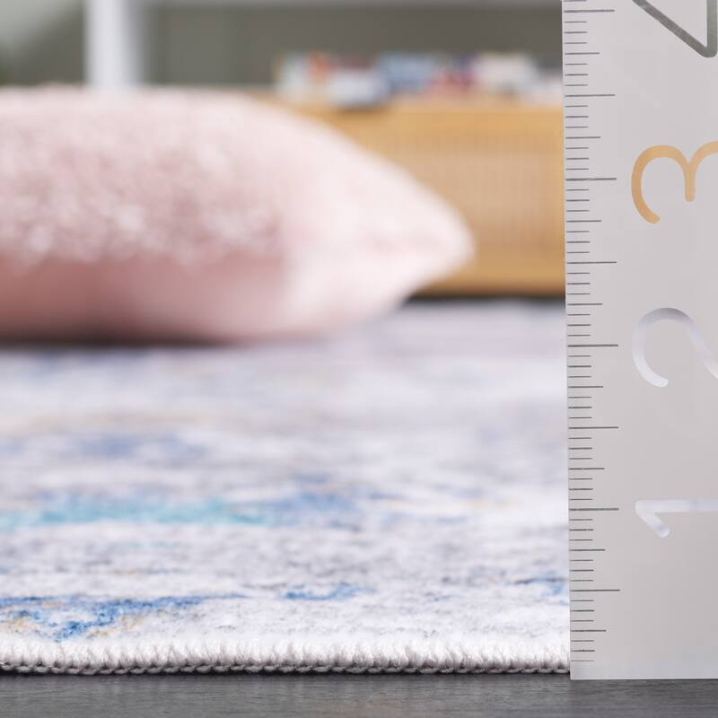 SAFAVIEH Santa Monica Littie Modern & Contemporary Rug