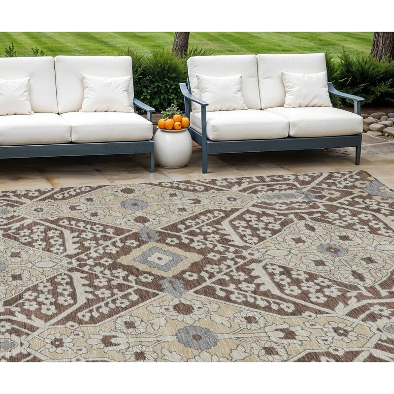 HomeRoots Floral Transitional Rectangle Outdoor Rug - 10' X 14'