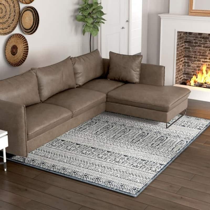 Southwestern/Lodge Richye Collection Area Rug