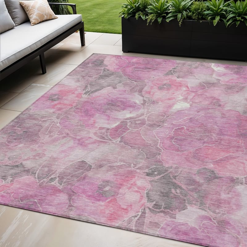 HomeRoots Floral Transitional Rectangle Outdoor Rug - 5' X 8'