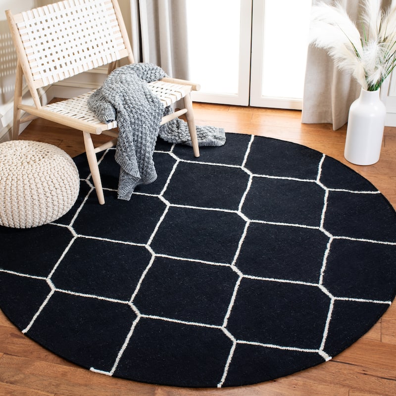 SAFAVIEH Handmade Flatweave Dhurries Walty Modern Moroccan Wool Rug - 6' Round - Black/Ivory