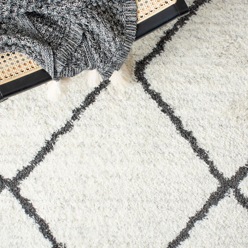 SAFAVIEH August Shag Aculina Trellis 1.26-inch Thick Rug