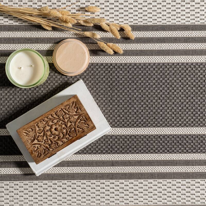 Nuloom Romy Striped Indoor/Outdoor Area Rug