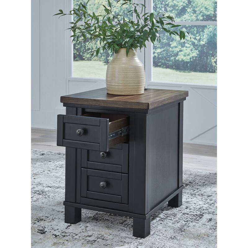 Signature Design by Ashley Wildenauer Brown/Black Chairside End Table - 18.13" W x 22" D x 24" H