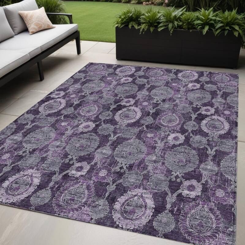 HomeRoots Damask Transitional Rectangle Outdoor Rug - 5' X 8'