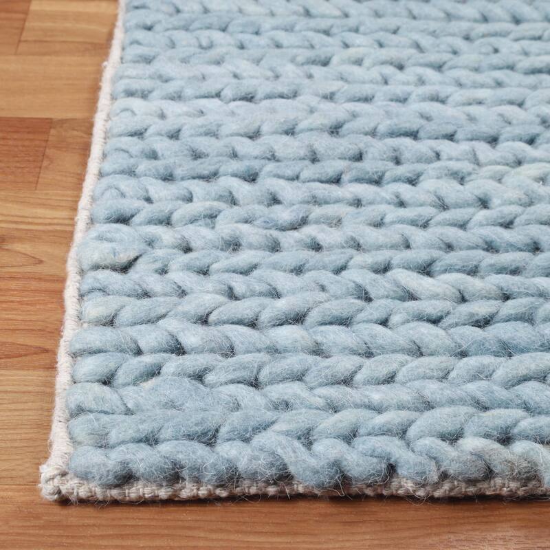 Handcrafted Traditional Rustic Handmade Braided Wool Indoor Area Rug by Superior