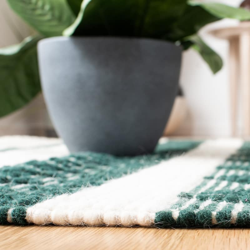 SAFAVIEH Handmade Natura Quitterie Moroccan Wool Rug