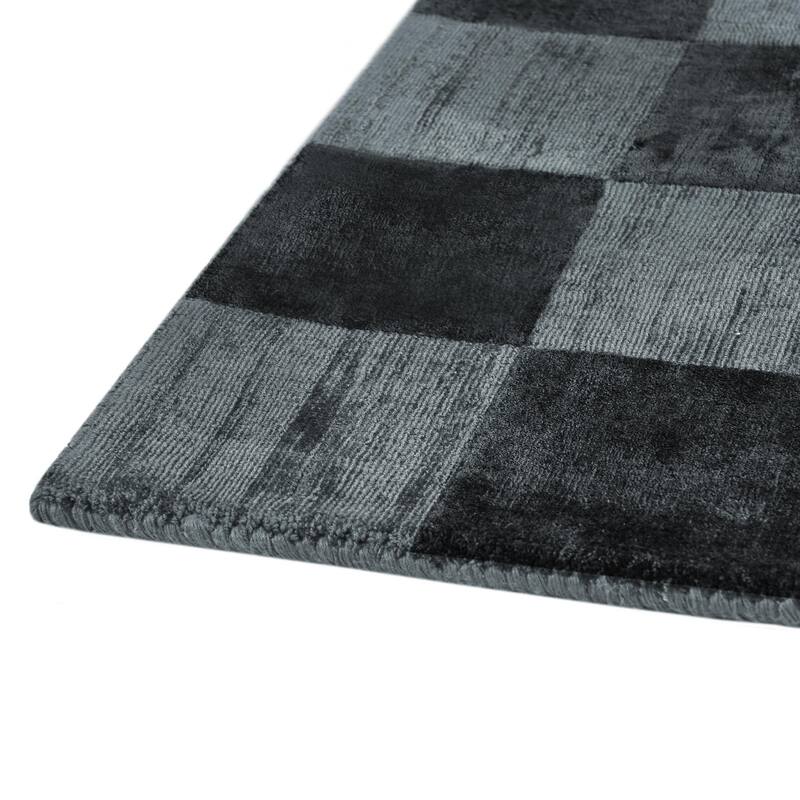 Villa by Classic Home Berlin Handwoven Checkered Area Rug